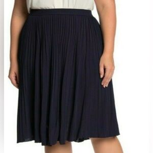 Tahari black pleated A-Line Skirt